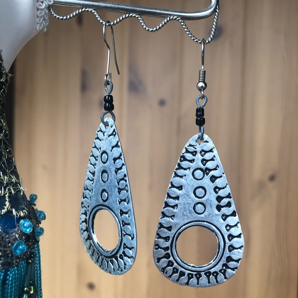 Hammered metal earrings